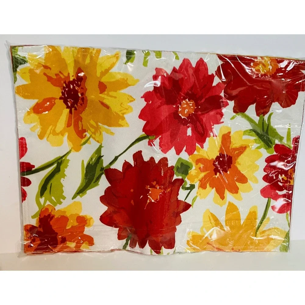Town & Country Living Placemat's 13x18 Multicolor NEW Floral Summer Dahlia 4pk